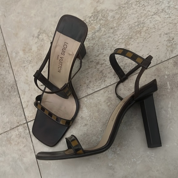 Vintage Louis Vuitton heels - Picture 2 of 3